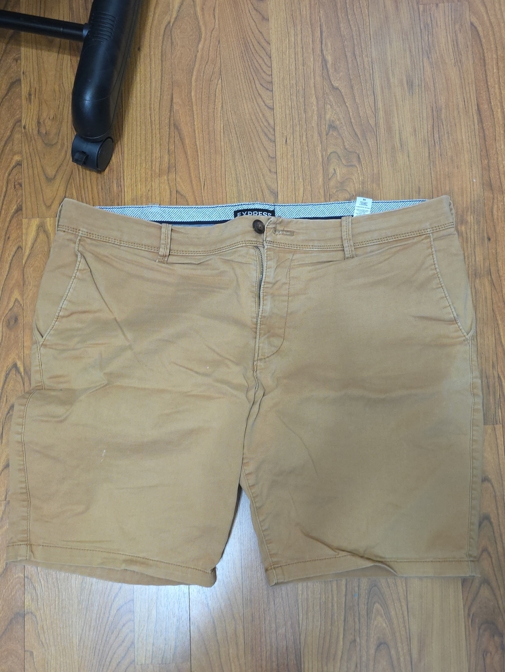 Men's 34 inch Express khaki short